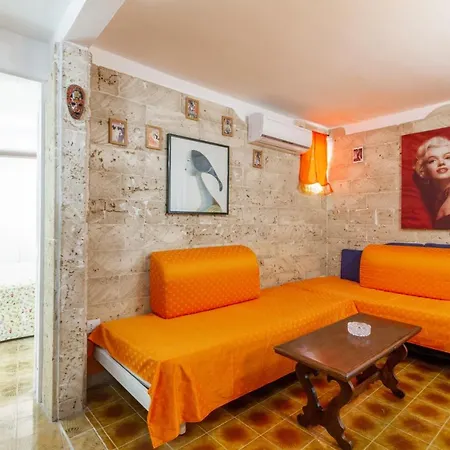 Racar Residence Apt One Step From The Beach 아파트