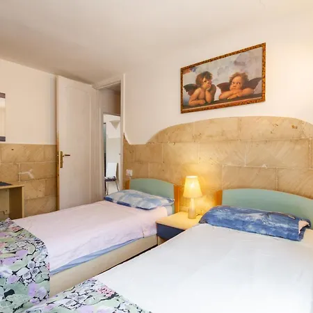 Racar Residence Apt One Step From The Beach * 프리골레