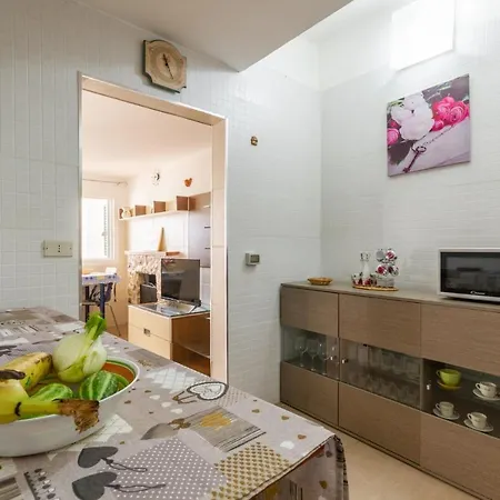 Racar Residence Apt One Step From The Beach