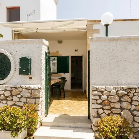 Racar Residence Apt One Step From The Beach