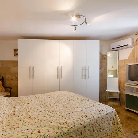 Racar Residence Apt One Step From The Beach